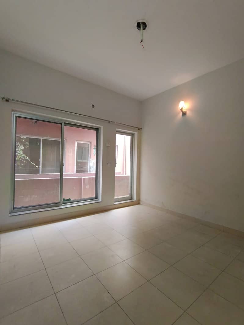 SECOND FLOOR AWAMI VILLA AVAILABLE FOR SALE IN D BLOCK BAHRIA ORCHARD 8