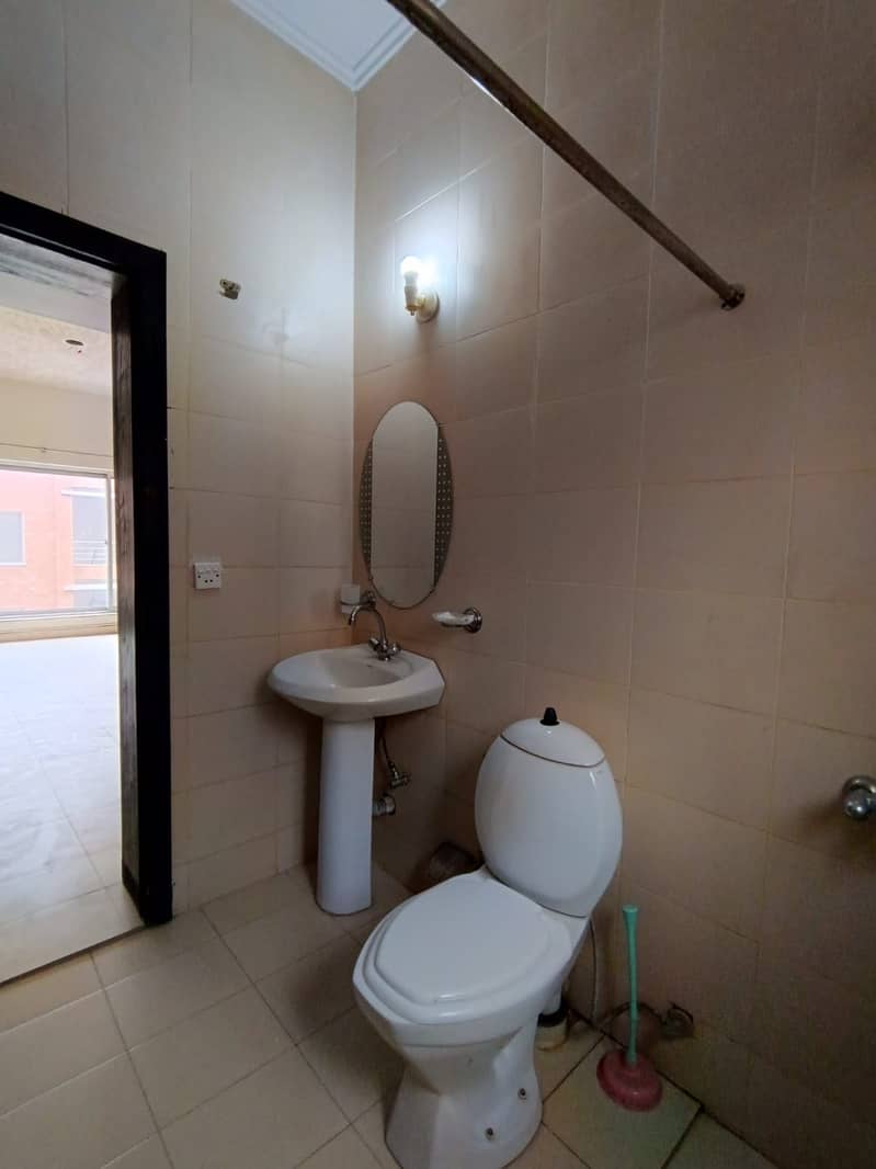 SECOND FLOOR AWAMI VILLA AVAILABLE FOR SALE IN D BLOCK BAHRIA ORCHARD 10