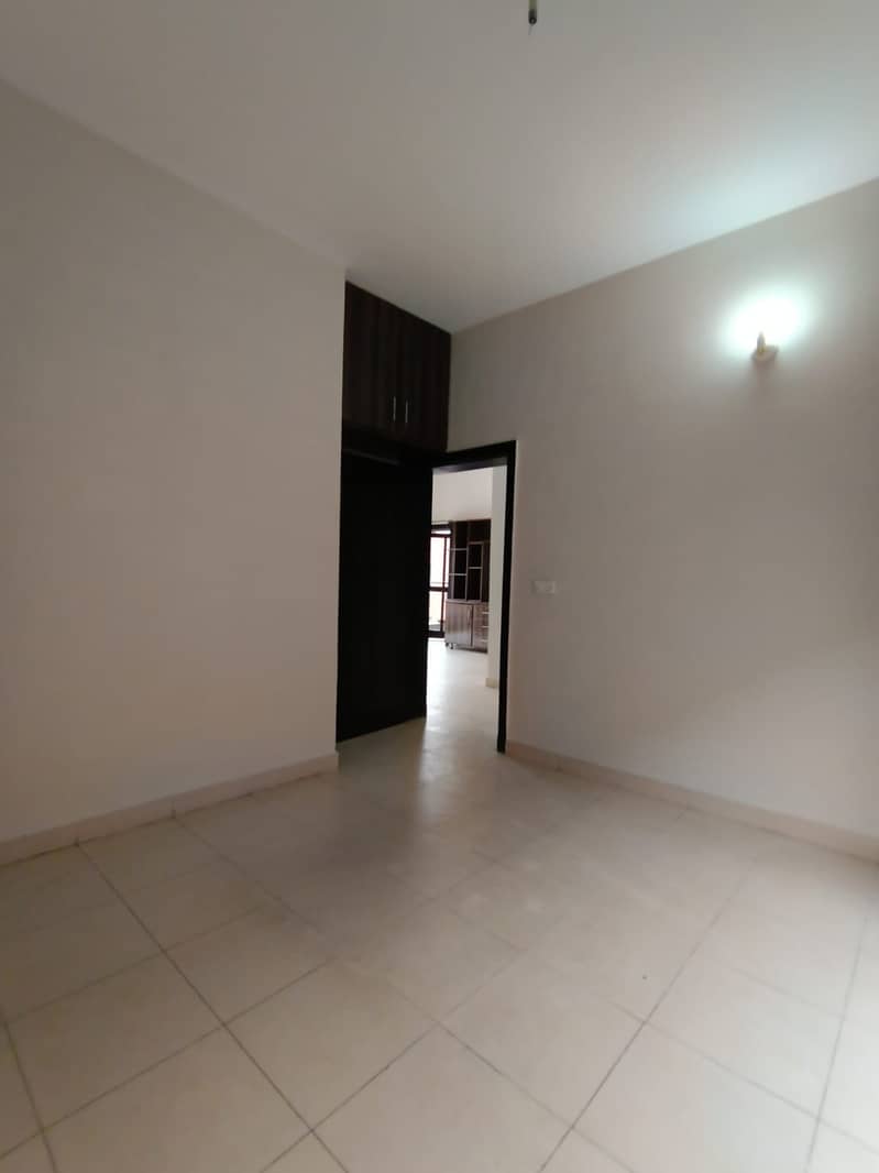 SECOND FLOOR AWAMI VILLA AVAILABLE FOR SALE IN D BLOCK BAHRIA ORCHARD 12