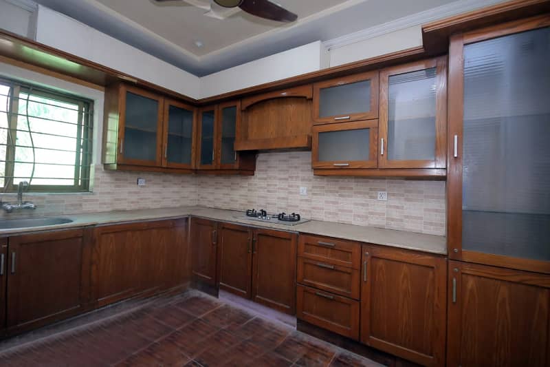 1 KANAL UPPER PORTION FOR RENT IN DHA PHASE 1 4