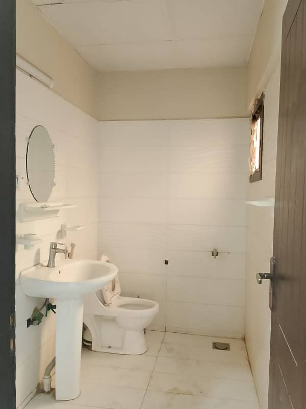 Saima Jinnah Avenue Flat Is For Rent 6