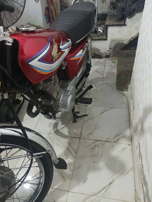 Honda CG 125 for sale hai urgent phone number:03150112041 1