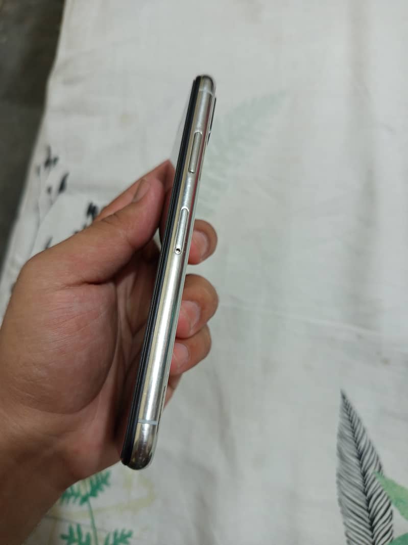 iPhone x 256 PTA 4
