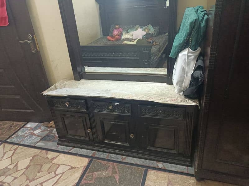 dressing table 0