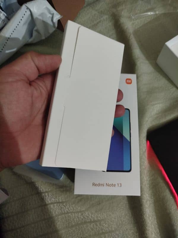 Redmi note 13    8/256 just unbox 4