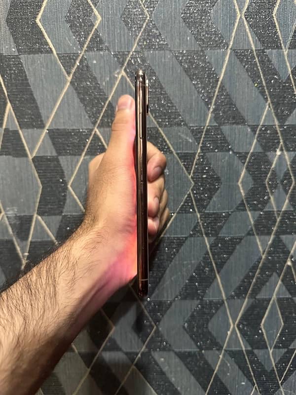 iPhone XS max 4