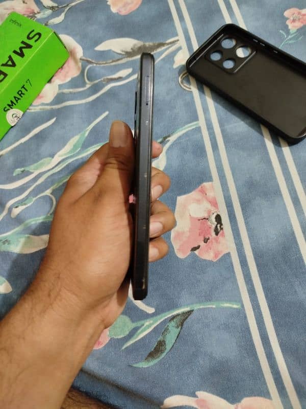 Infinix smart 7 4/64 4