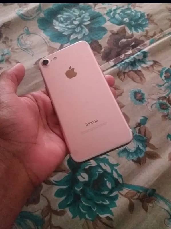 iPhone 7 128 gb condition 10/9 box not available 1