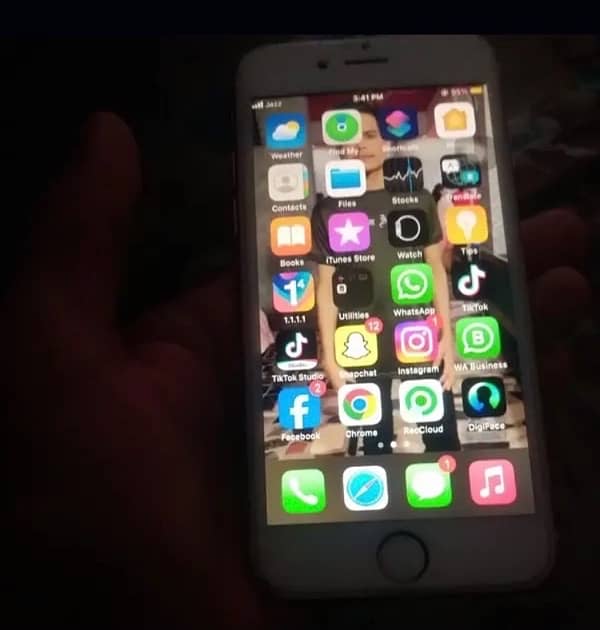 iPhone 7 128 gb condition 10/9 box not available 2