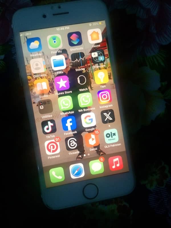 iPhone 7 128 gb condition 10/9 box not available 9