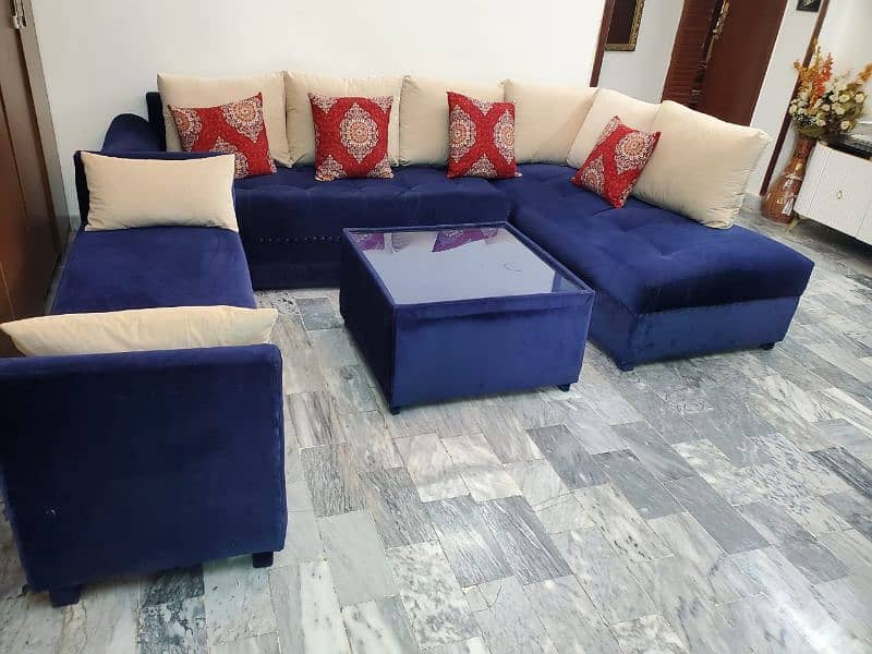 L shaped sofa with sati and tabel 0