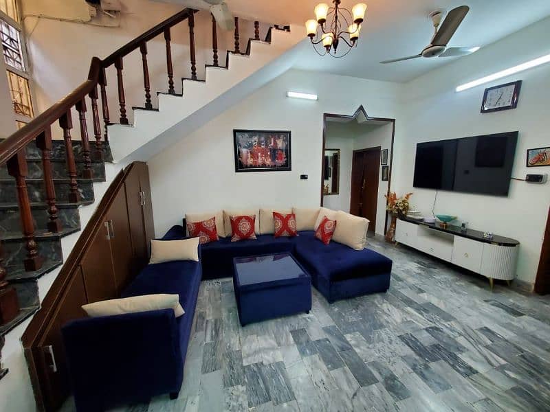 L shaped sofa with sati and tabel 2