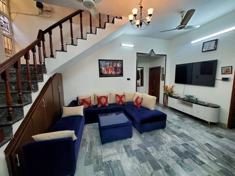 L shaped sofa with sati and tabel 3