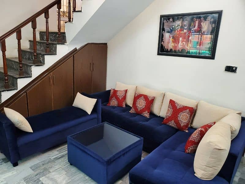 L shaped sofa with sati and tabel 4