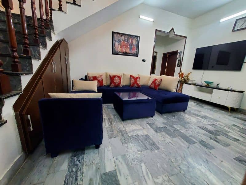 L shaped sofa with sati and tabel 6