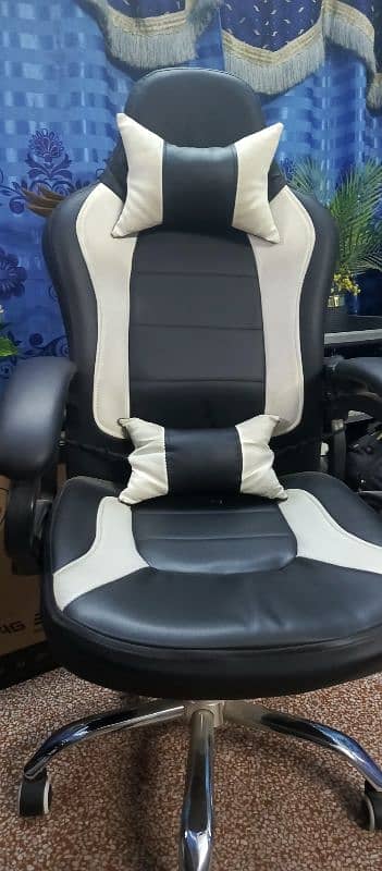comfortable,custom pattern gaming chair with two neck and back pillows 6