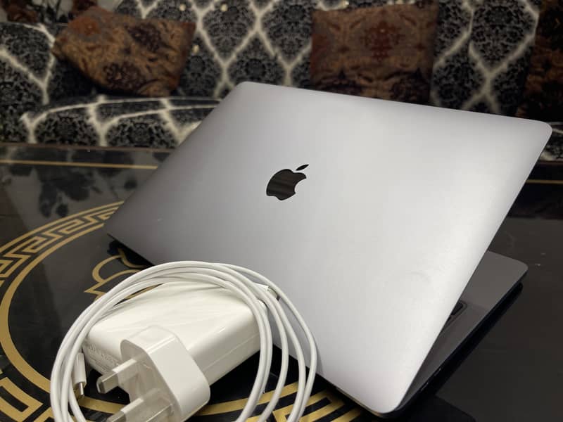 Apple Macbook ProM1 2020, 13'', 8Core CPU,8Core GPU,16GB Ram,512GB SS 2