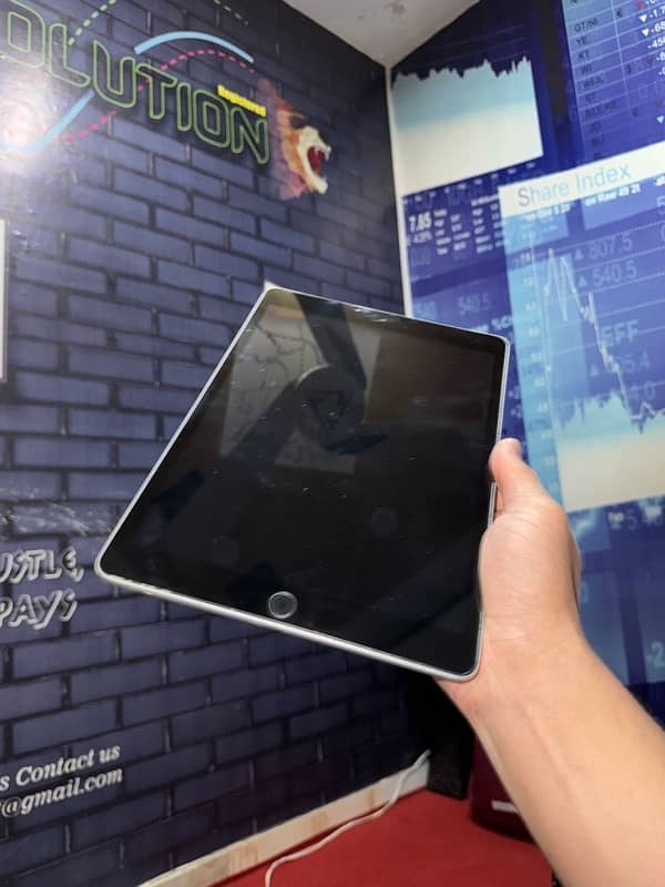 Apple ipad 9th generation 8/10 condition available on cheap price 2