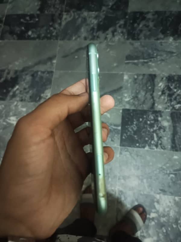 iphone 11 10/10 condition just faceid disable water pack 5