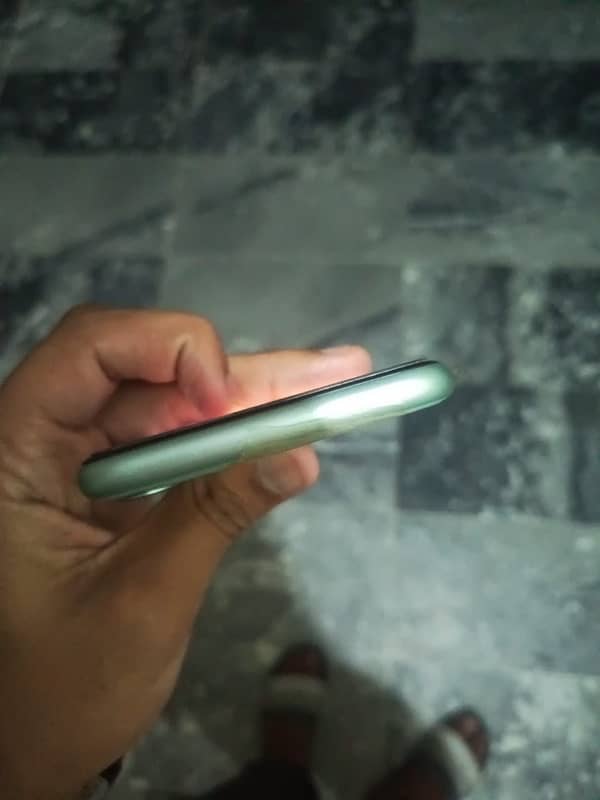 iphone 11 10/10 condition just faceid disable water pack 6