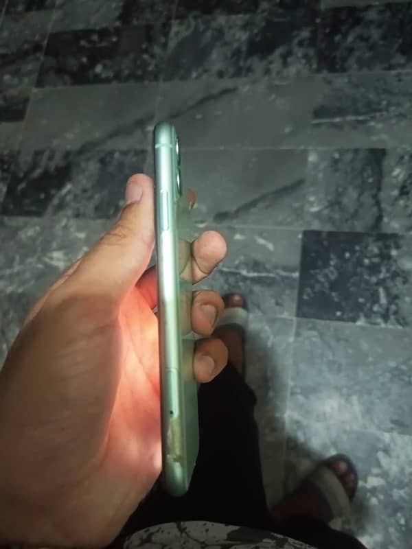 iphone 11 10/10 condition just faceid disable water pack 7