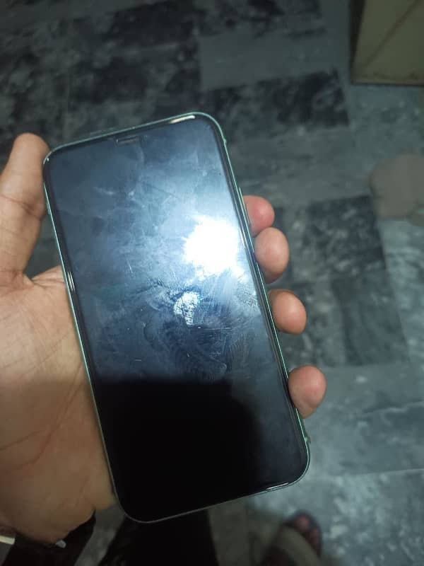 iphone 11 10/10 condition just faceid disable water pack 8