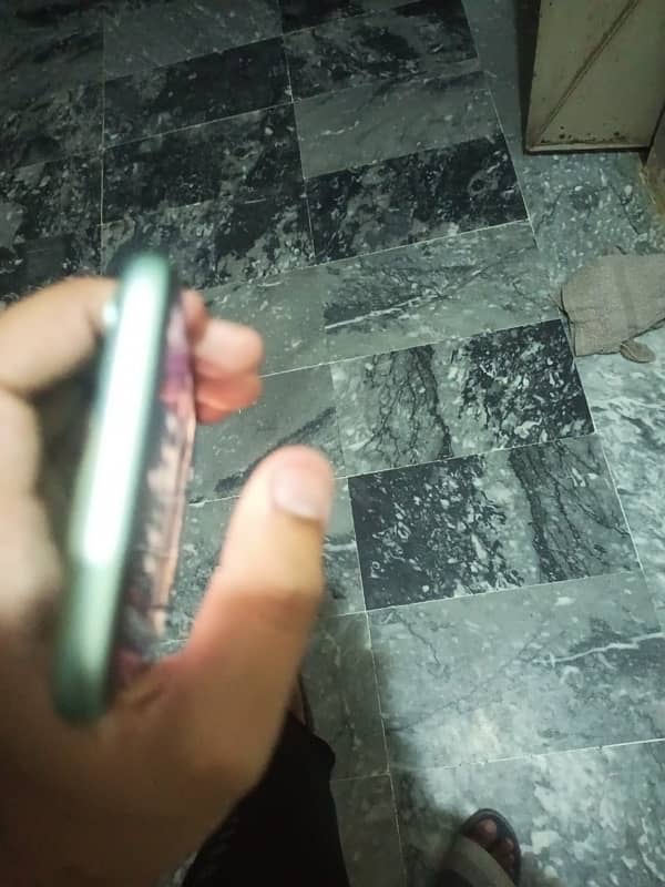 iphone 11 10/10 condition just faceid disable water pack 10
