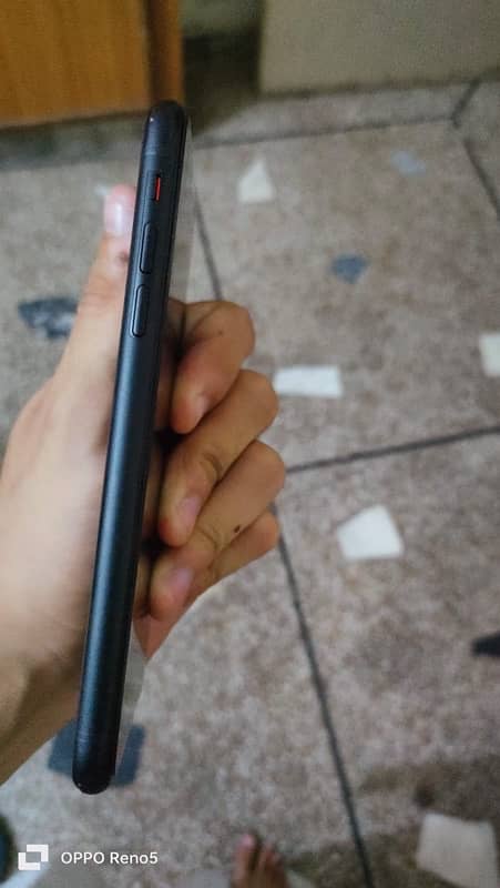 iPhone XR 128 GB 5