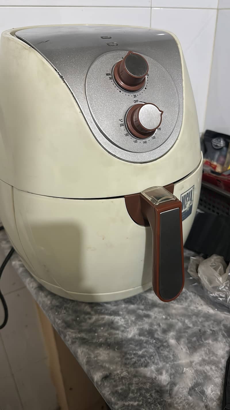 Air Fryer 8 liters Perfect condition , Korean Brand 8