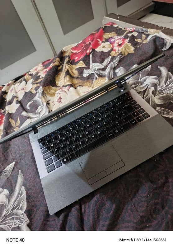 ergodevice all ok ram 4Gb rom 512 core i5 7
