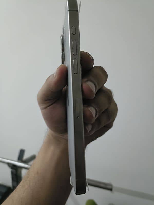 Apple Iphone 15 pro max Non Pta 4