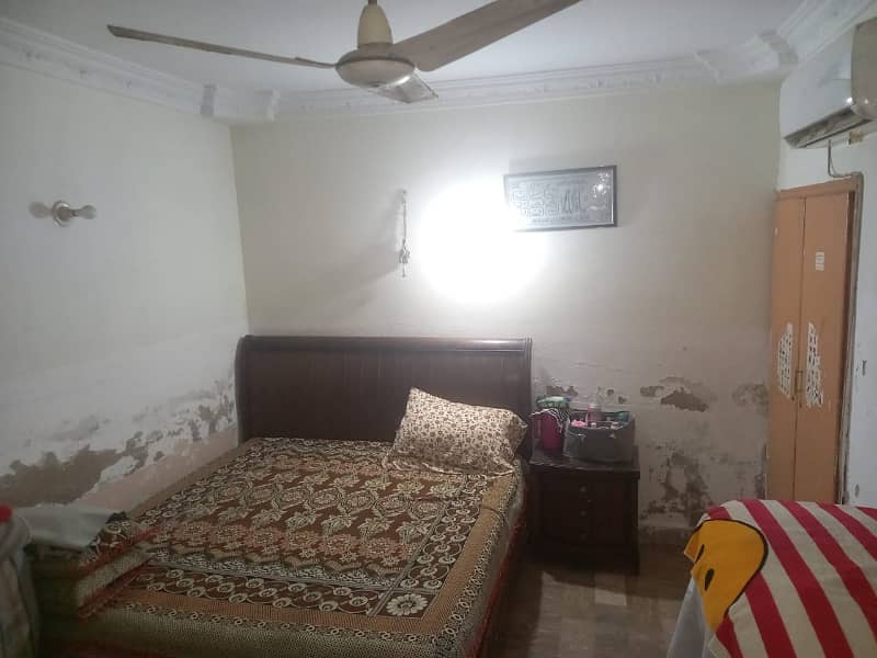 Independent 3 bed dd ground+1 bungalow boundary wall jauhar block 8 3