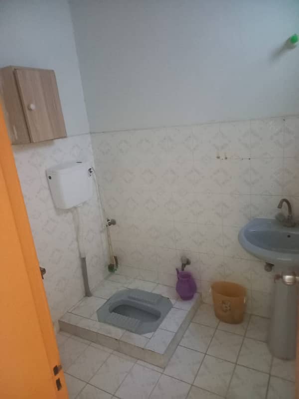 Independent 3 bed dd ground+1 bungalow boundary wall jauhar block 8 6