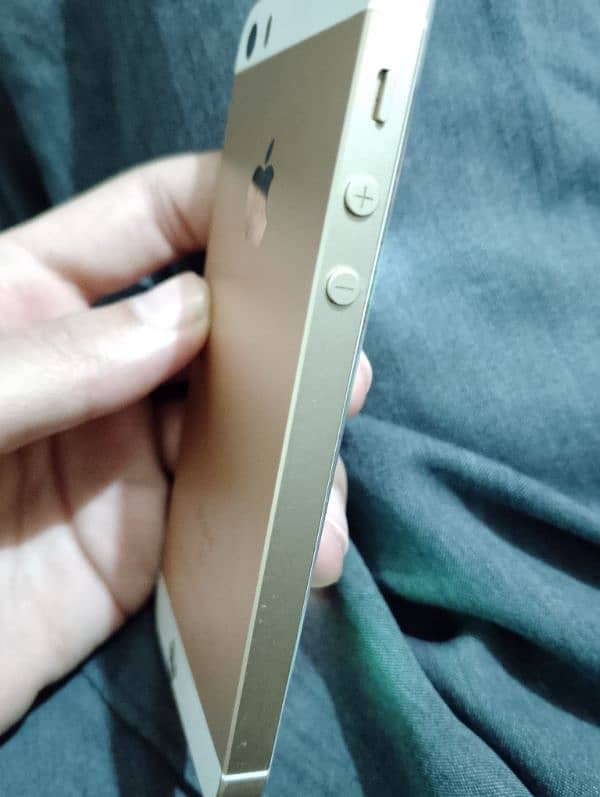 iphone SE factory unlock 128GB 1