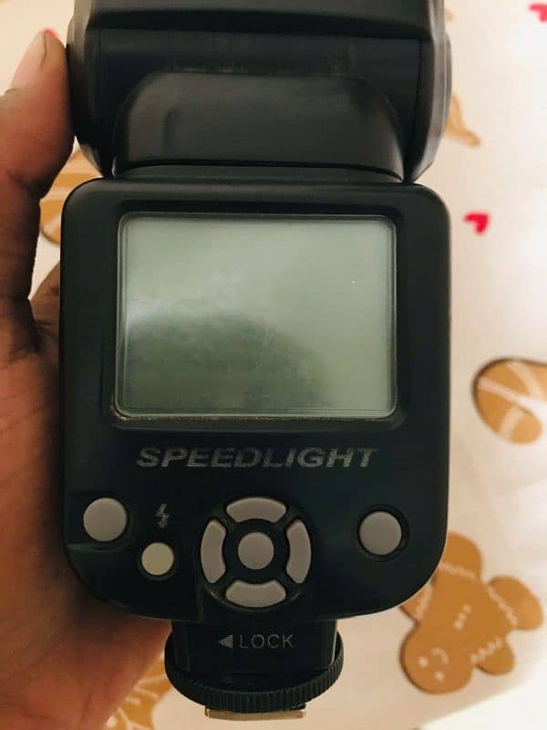 Speedlight Flash with Triggor for sale No any Fault 1