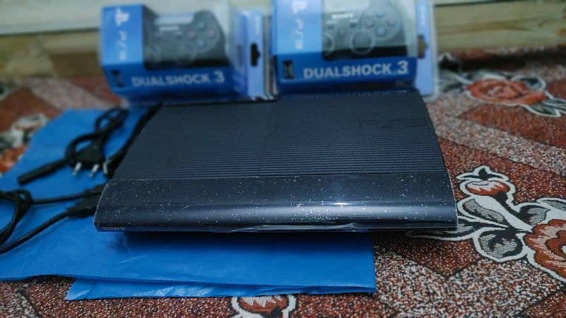 500gb ps3/48 games installed with tow controllers boxe pack 3