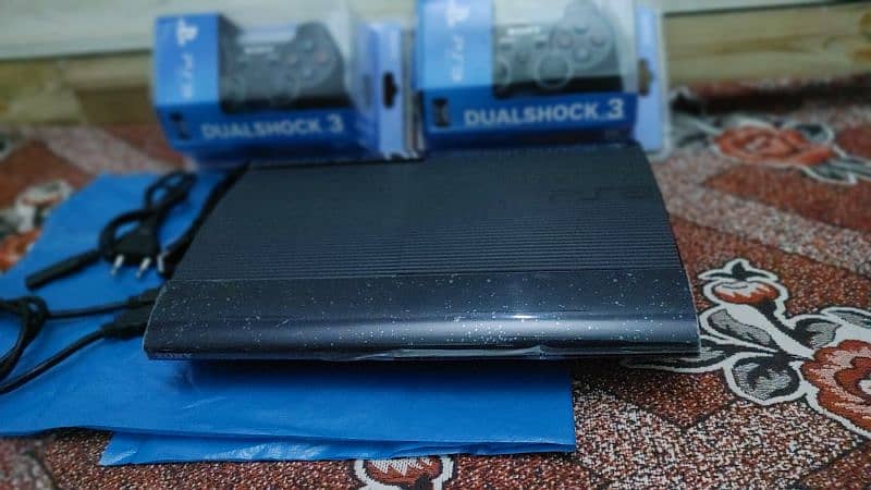 500gb ps3/48 games installed with tow controllers boxe pack 5