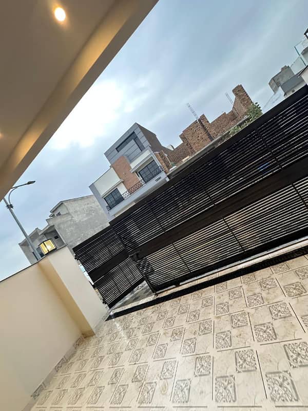 Luxury House For Sale In Faisal Town 2