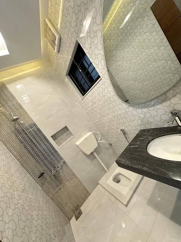 Luxury House For Sale In Faisal Town 12