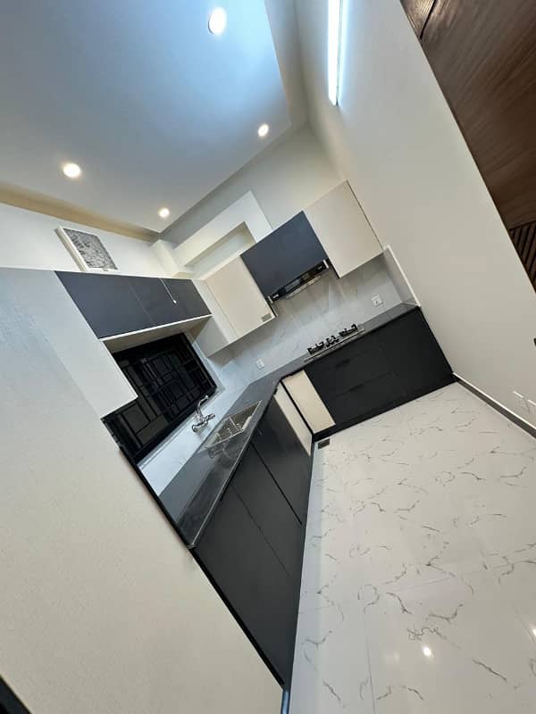 Luxury House For Sale In Faisal Town 17