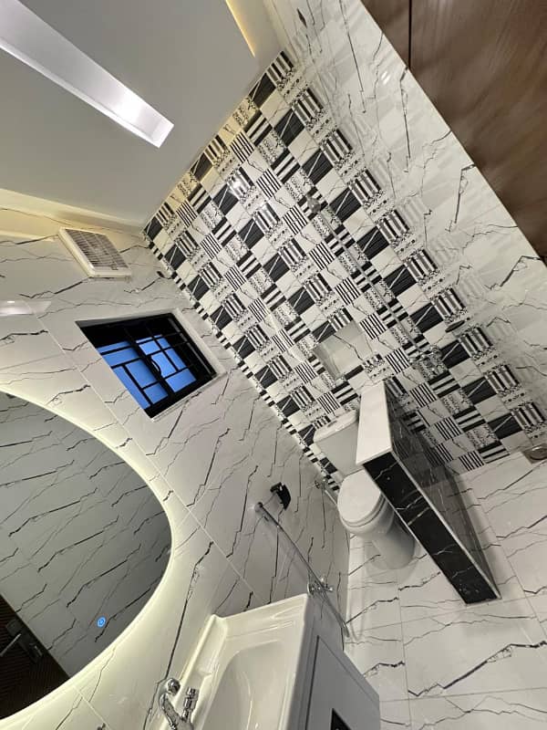 Luxury House For Sale In Faisal Town 18