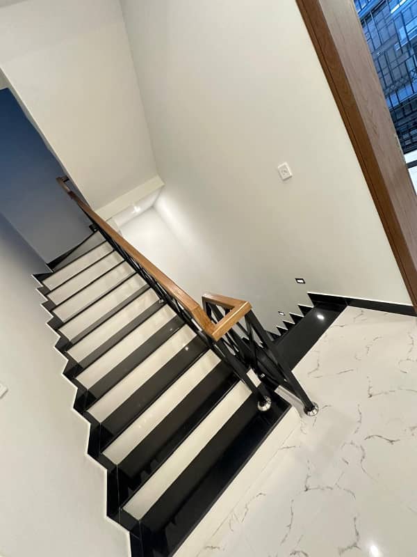 Luxury House For Sale In Faisal Town 19