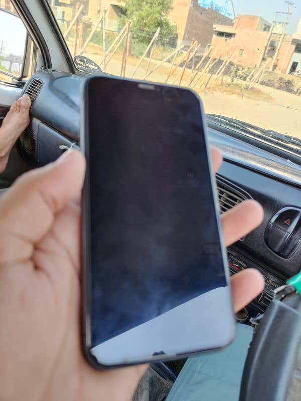 iPhone 11 factory unlocked 1