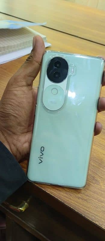 vivo v40e 10/10 box pack use only 5 days 1