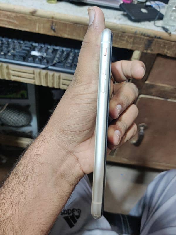 iphone 11 64 GB factory Unlock 4