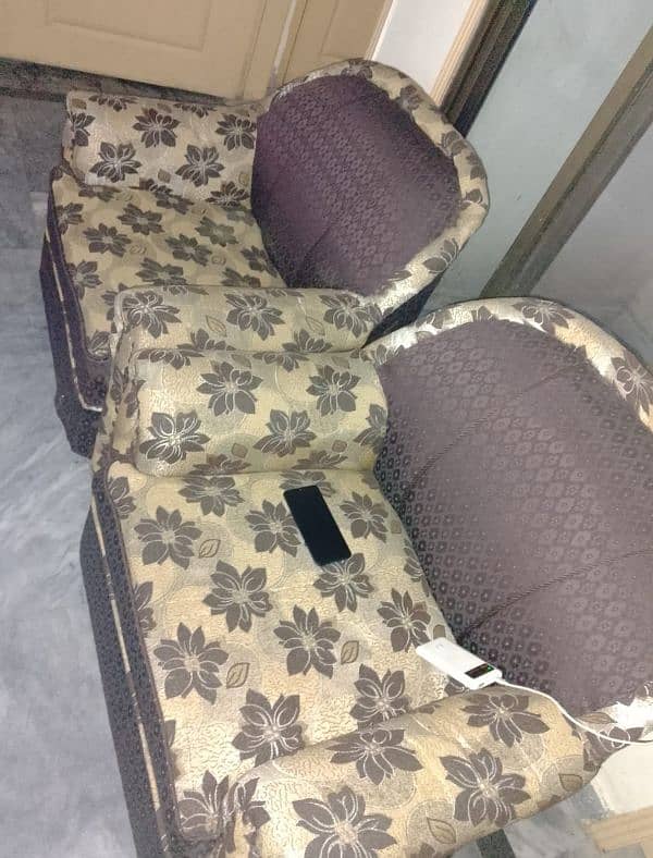 5 seater Sofa set For sale -3+1+1 with covers 0