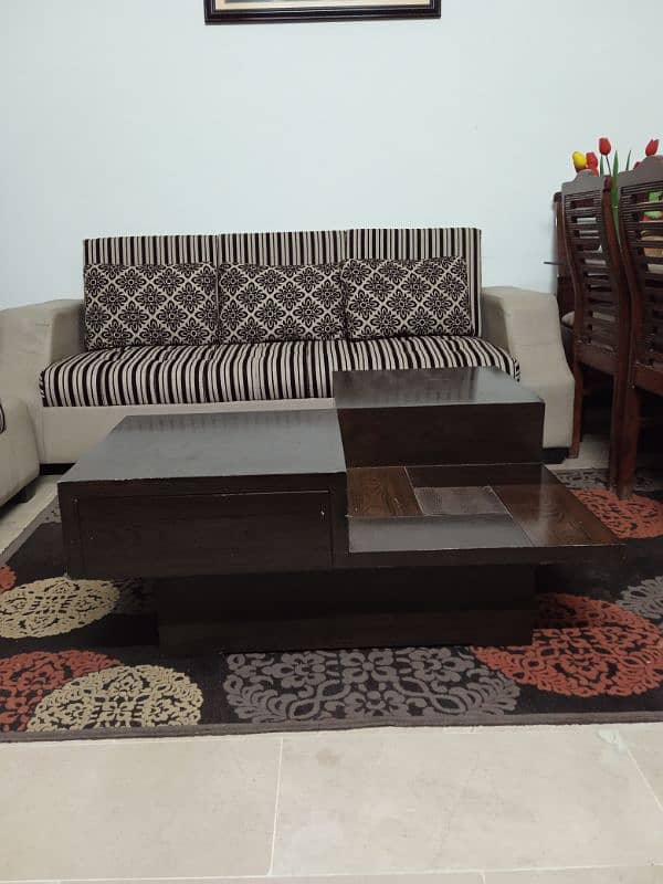 pure wooden center table in good condition available for sale. 1