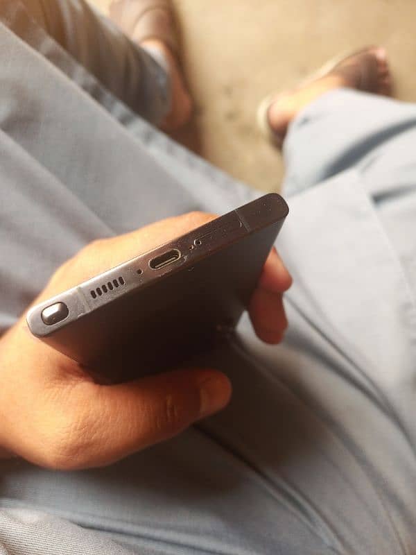 Samsung s23 ultra  bilkul new box pack Hy 1 month sim chaly gi non pta 2