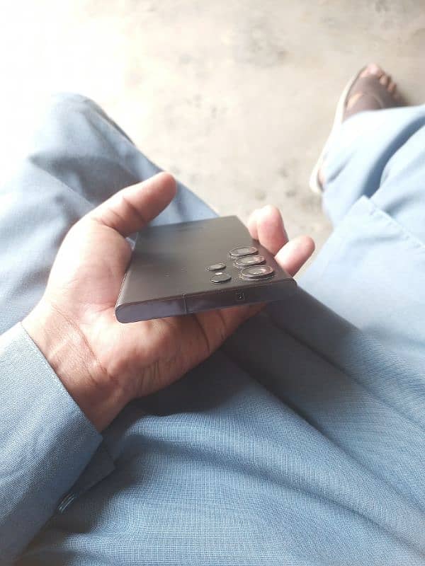 Samsung s23 ultra  bilkul new box pack Hy 1 month sim chaly gi non pta 3