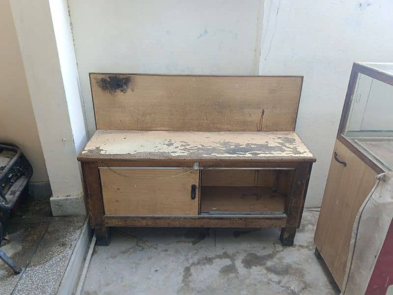 sitting chair with Cabinits 0